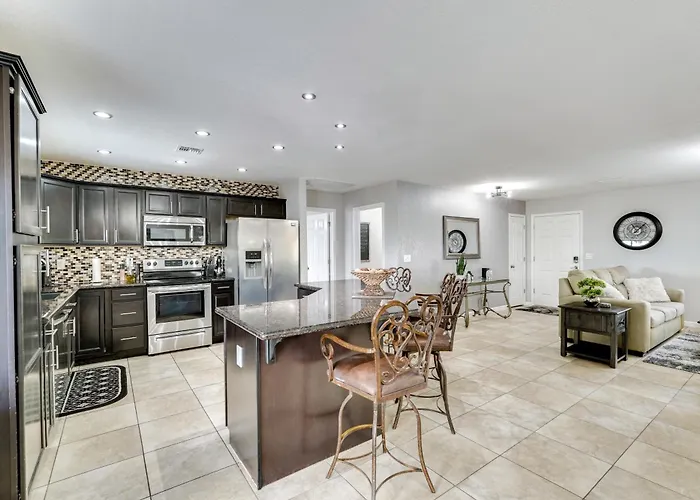 5 Mi To Beach: Poolside Paradise In Havasu! Holiday home