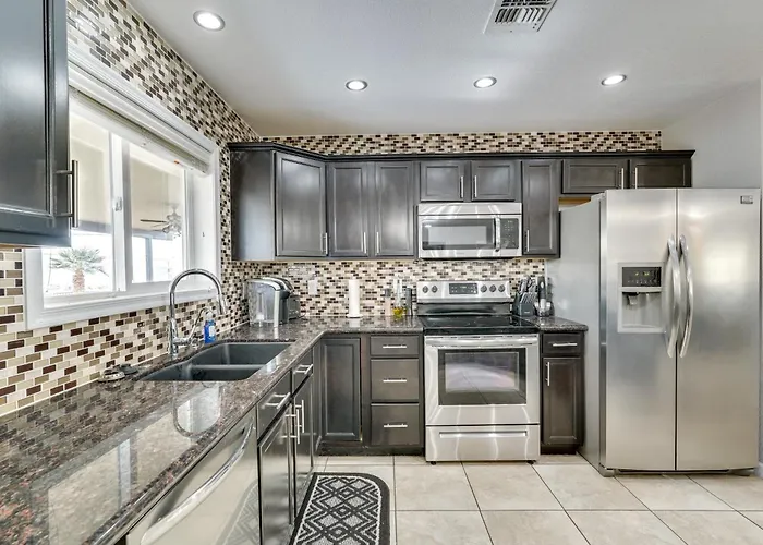 5 Mi To Beach: Poolside Paradise In Havasu!