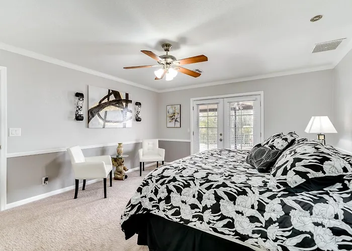 Holiday home 5 Mi To Beach: Poolside Paradise In Havasu! Lake Havasu City