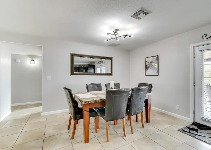 5 Mi To Beach: Poolside Paradise In Havasu! Holiday home