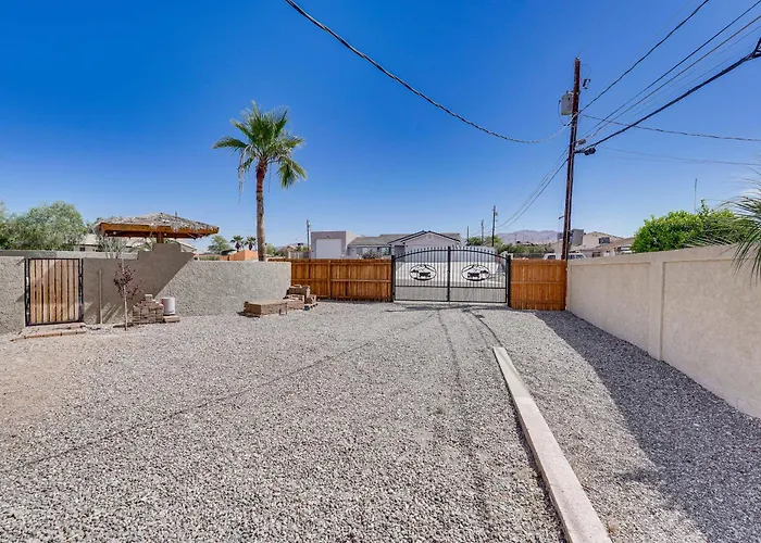 Holiday home 5 Mi To Beach: Poolside Paradise In Havasu! Lake Havasu City
