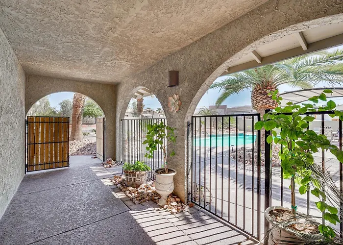 5 Mi To Beach: Poolside Paradise In Havasu! Holiday home