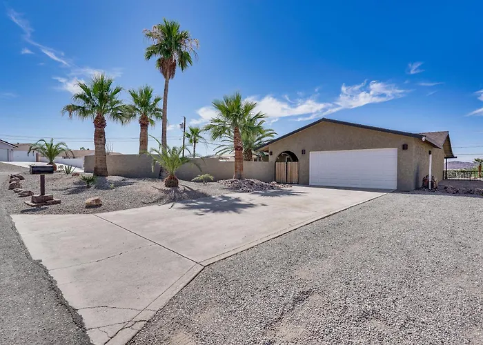 5 Mi To Beach: Poolside Paradise In Havasu! Holiday home *
